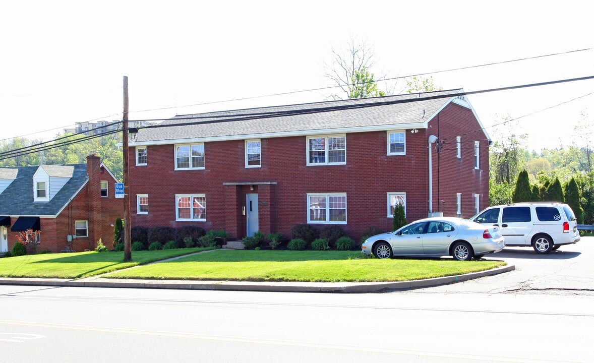 1308 Washington Pike in Bridgeville, PA - Foto de edificio