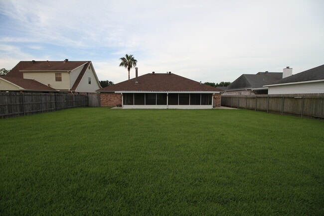 1124 Orchid Dr in Harvey, LA - Building Photo - Building Photo