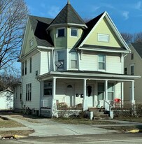 526 W Beardsley Ave in Elkhart, IN - Building Photo