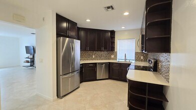 5139 Floria Way in Boynton Beach, FL - Building Photo - Building Photo