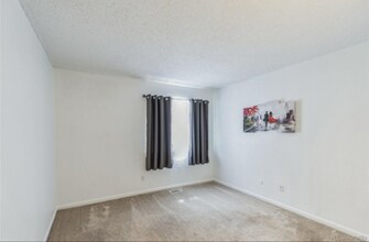 2481 S Xanadu Way in Aurora, CO - Building Photo - Building Photo
