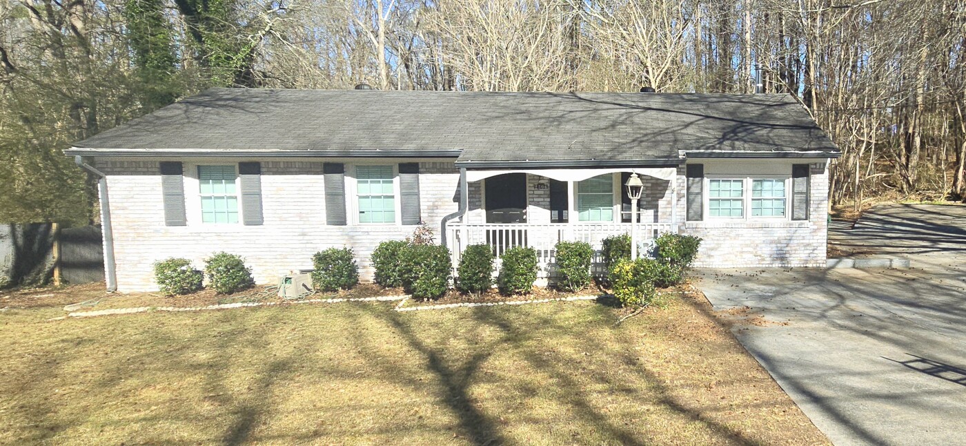 2506 Yolanda Trail in Ellenwood, GA - Building Photo