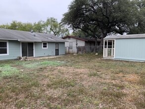 3810 Warpath St in San Antonio, TX - Building Photo - Building Photo
