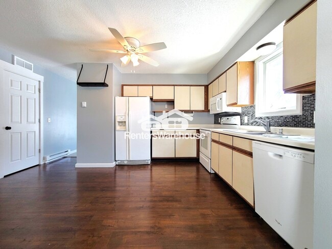 317 Nicole Ln in River Falls, WI - Foto de edificio - Building Photo