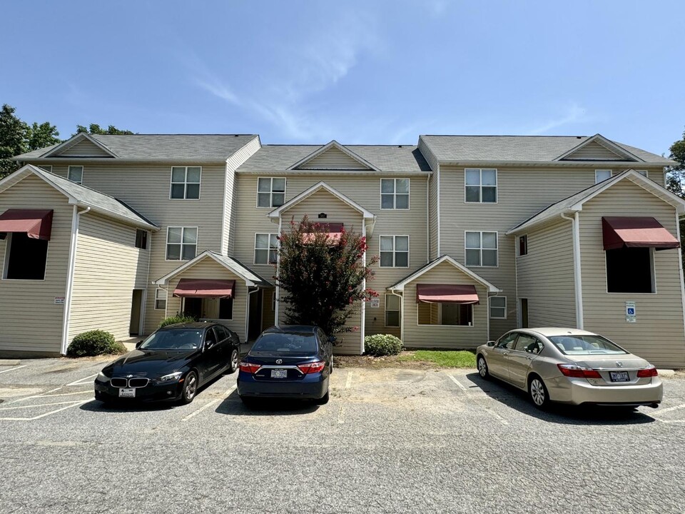 302 Ardale Dr in High Point, NC - Building Photo