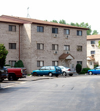 Fox Cove in Palatine, IL - Building Photo - Building Photo
