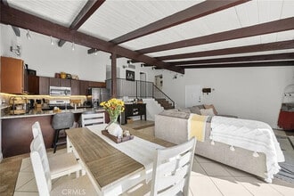 7924 Woodman Ave in Los Angeles, CA - Building Photo - Building Photo