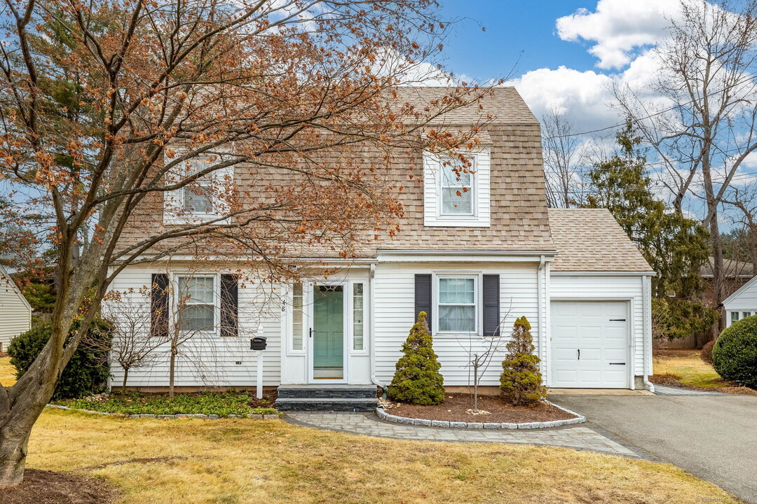 48 Westbrook Rd in West Hartford, CT - Building Photo