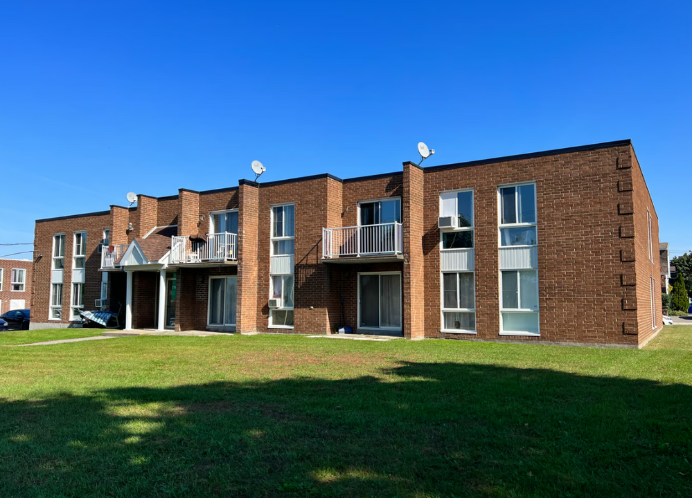 260 N.-Roussille Rue in Terrebonne, QC - Building Photo