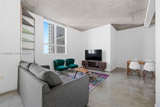 234 NE 3rd St, Unit 1704 in Miami, FL - Building Photo - Building Photo