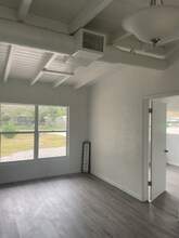 322 Pine Ave in Cocoa, FL - Foto de edificio - Building Photo