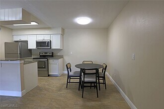 5327 Summerlin Rd in Ft. Myers, FL - Building Photo - Building Photo