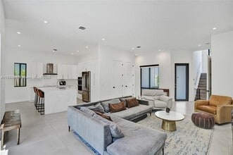 7759 SW 99th St in Miami, FL - Building Photo - Building Photo
