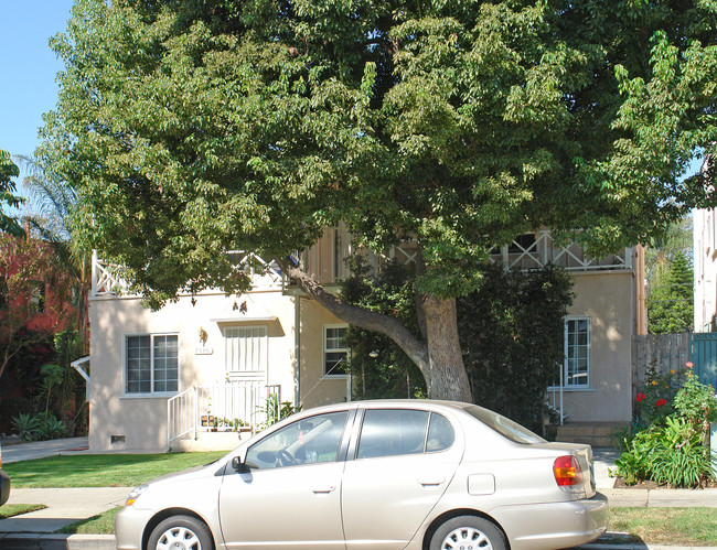 751 N Hayworth Ave in Los Angeles, CA - Foto de edificio - Building Photo