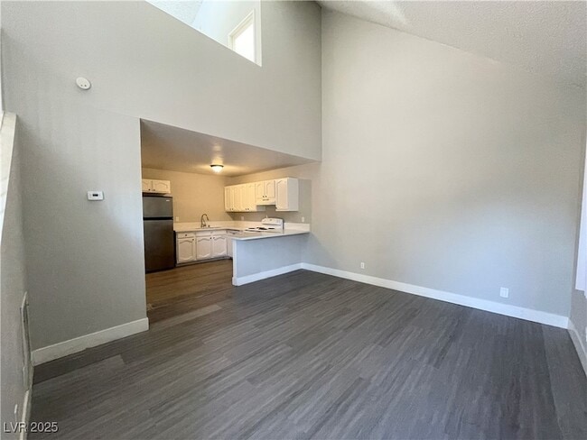 5187 Garden Ln in Las Vegas, NV - Building Photo - Building Photo