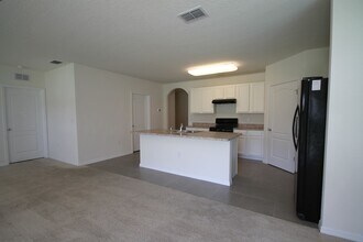 2323 Silverview Dr in Lakeland, FL - Building Photo - Building Photo