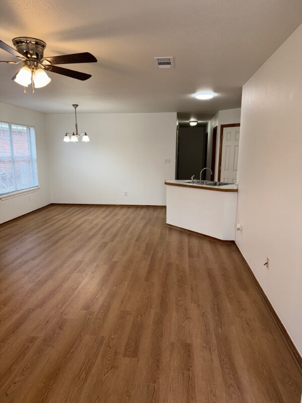 4204 Magnolia St, Unit 4204 in Texarkana, TX - Foto de edificio - Building Photo