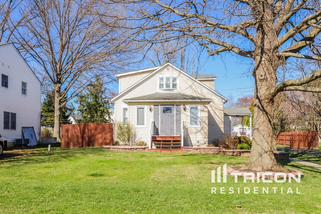 506 Woodland Ave in Horsham, PA - Building Photo