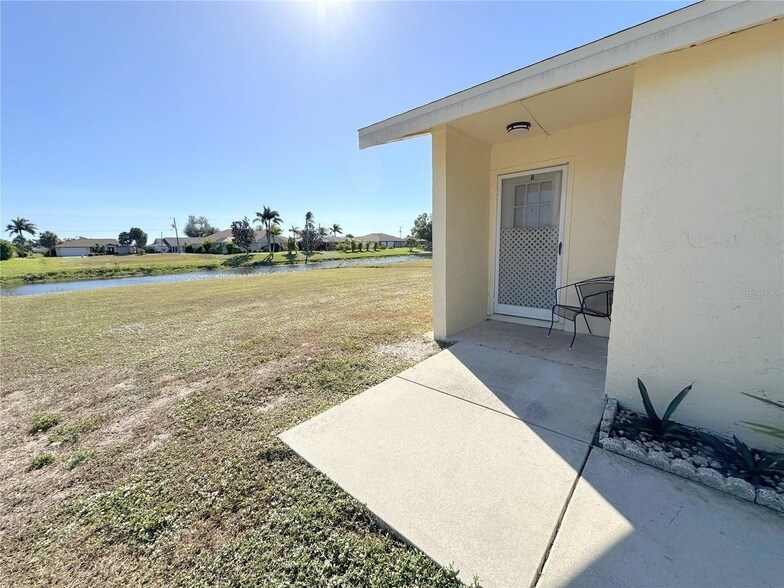 320 Boundary Blvd, Unit 229 in Rotonda West, FL - Building Photo