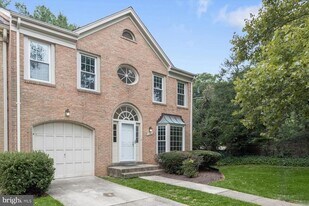 1550 McLean Commons Ct in McLean, VA - Building Photo