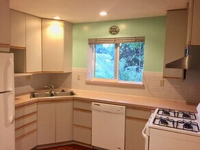 7025 Ravenna Ave NE in Seattle, WA - Building Photo - Building Photo