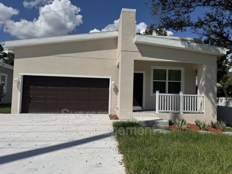 7010 Madison Ave in Tampa, FL - Foto de edificio
