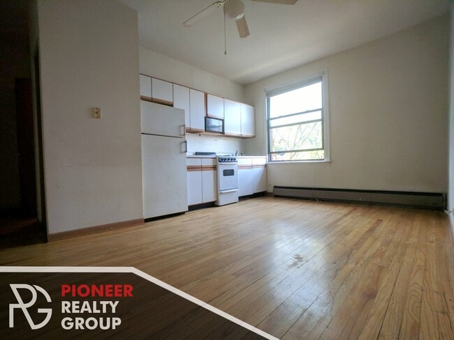 633 W Barry Ave, Unit #635-401 in Chicago, IL - Foto de edificio - Building Photo