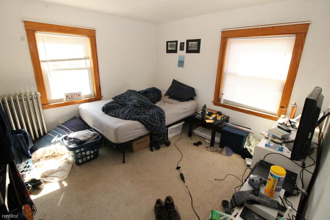 27 S Crescent Circuit-Unit -APT# B-OJ in Boston, MA - Building Photo