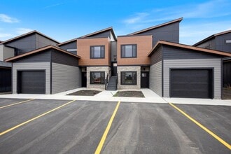 Trails Head in Brookings, SD - Foto de edificio - Building Photo