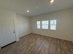 30601 Corte Hermoso in Winchester, CA - Building Photo - Building Photo