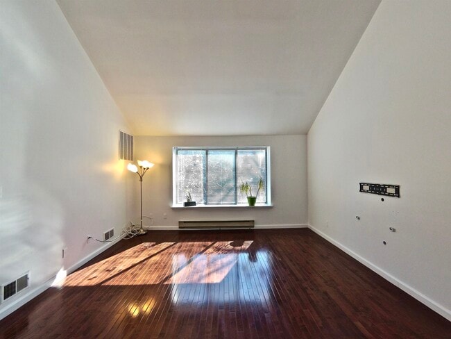 366 Sandcastle Key in Secaucus, NJ - Building Photo - Building Photo