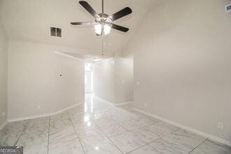 148 Parkside Dr in Stockbridge, GA - Foto de edificio - Building Photo