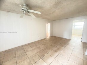 2000 Biarritz Dr in Miami Beach, FL - Building Photo - Building Photo