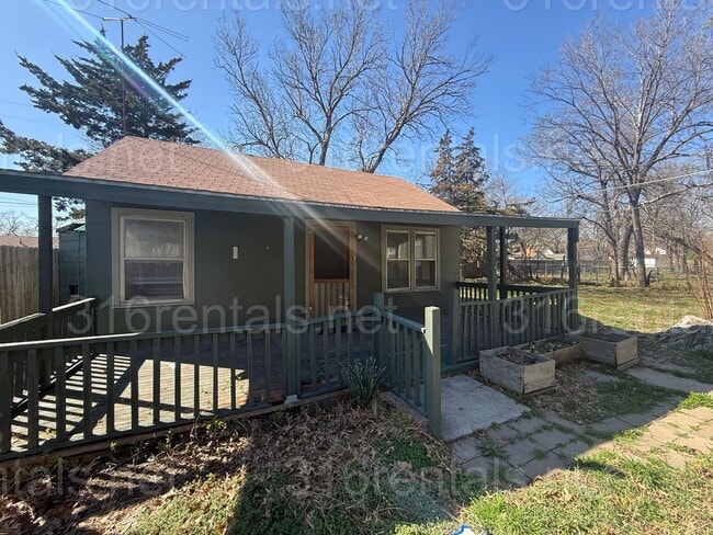 property at 1435-1439 S Pattie St