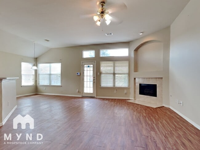 32011 Sue Ln in Pinehurst, TX - Building Photo - Building Photo