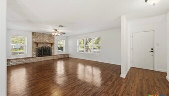 1723-1712 12th St in Ingleside, TX - Building Photo