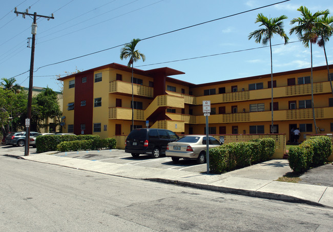 1545 NW 8th Ave & 1600 NW 7th Ct. in Miami, FL - Foto de edificio - Building Photo