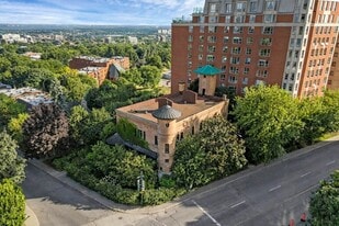 4760 The Boulevard in Westmount, QC - Building Photo