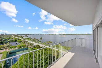 3230 S Ocean Blvd in Palm Beach, FL - Building Photo - Building Photo