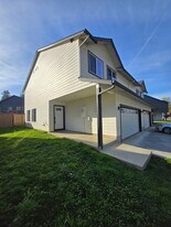 213 Oak St in Winlock, WA - Building Photo