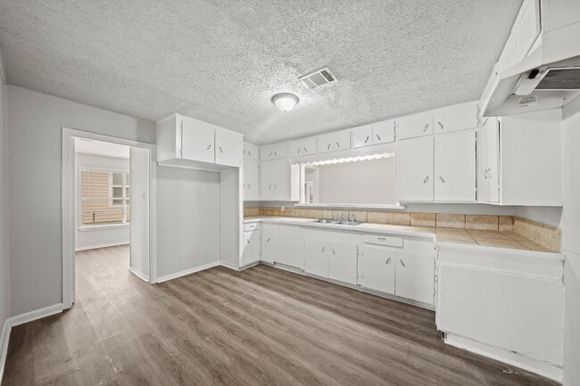 6806 Woodrow St in Texas City, TX - Building Photo - Building Photo