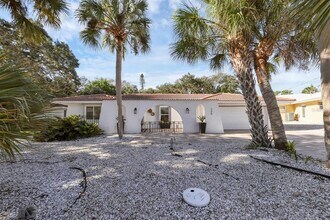 726 Birdsong Ln in Siesta Key, FL - Foto de edificio - Building Photo