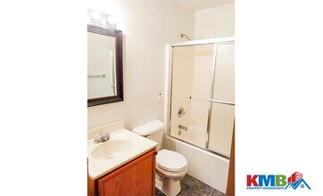 2121 Blairs Ferry Rd NE in Cedar Rapids, IA - Building Photo - Building Photo