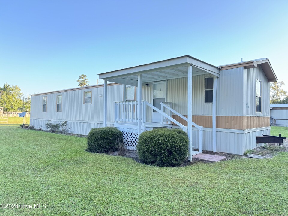 115 Duck Pond Ln in Richlands, NC - Building Photo