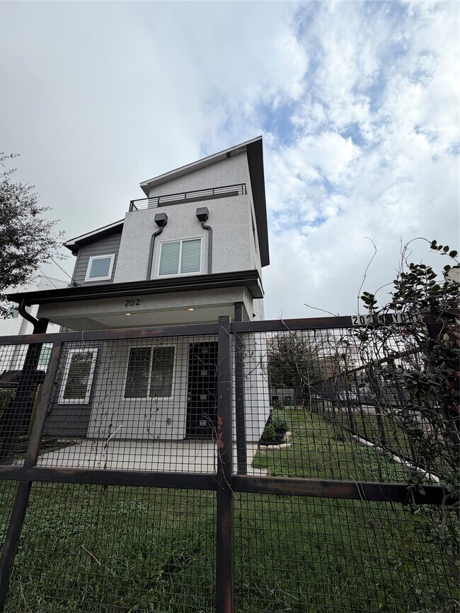 202 N York St in Houston, TX - Building Photo - Building Photo