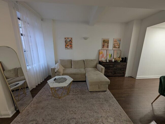221 E 50th St in New York, NY - Building Photo - Building Photo