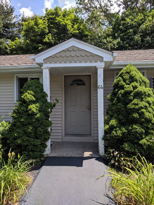 50 Country Club Rd in Cheshire, CT - Building Photo