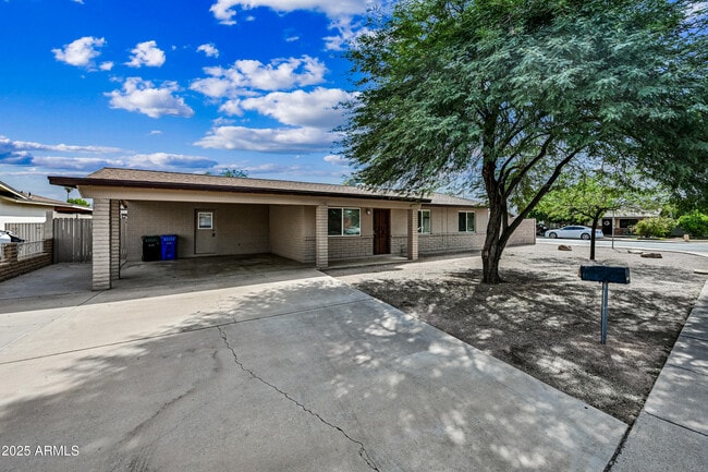 property at 1503 E Florian Ave