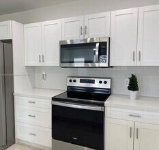 14720 SW 103rd Ave in Miami, FL - Building Photo - Building Photo