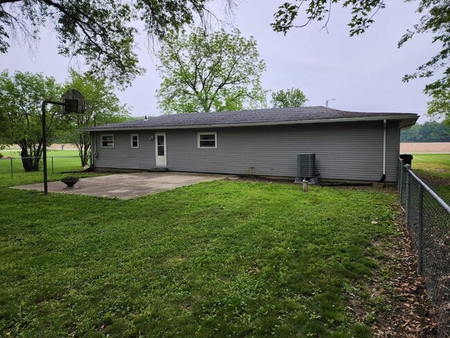 7920 Ft Amanda Rd in Lima, OH - Foto de edificio - Building Photo